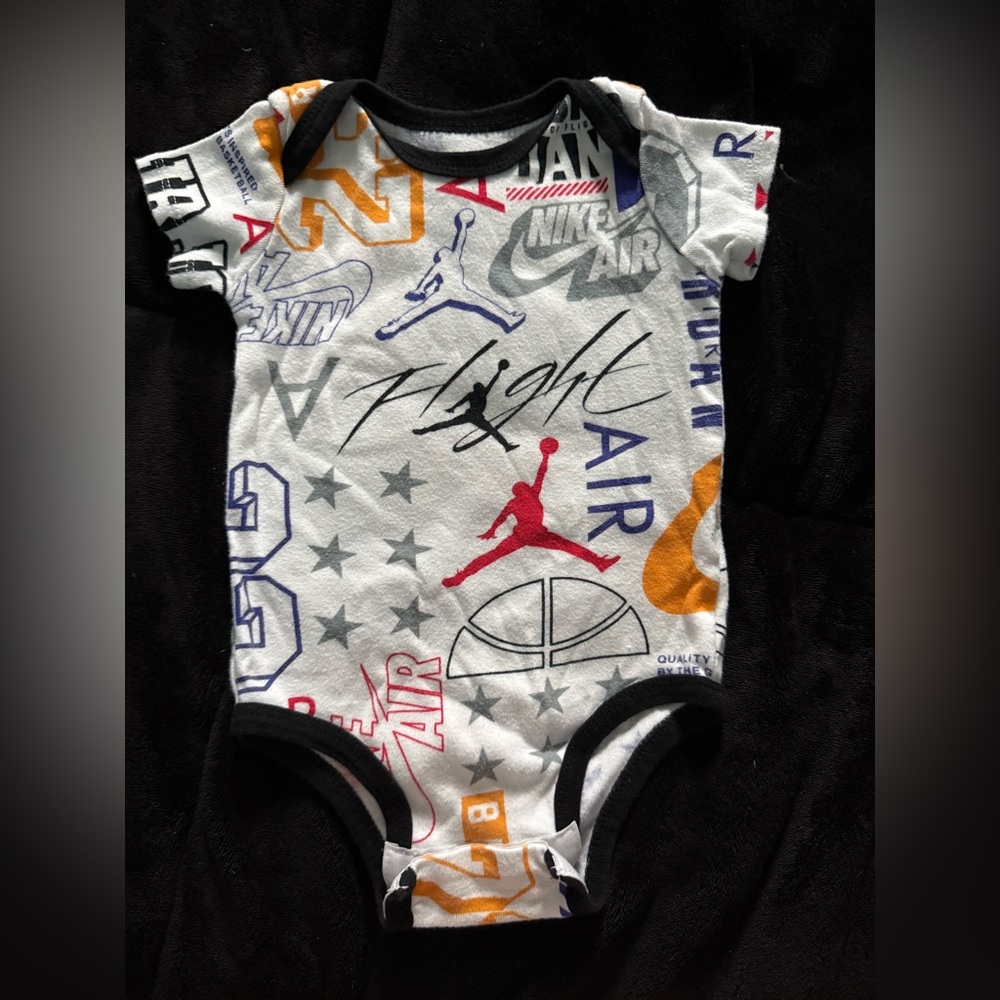 3/10$ Nike Air Jordan Baby Onesie 6-12M